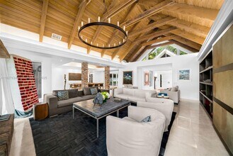 9000 Arvida Dr in Coral Gables, FL - Building Photo - Building Photo