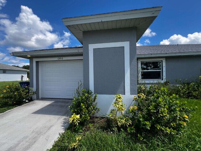 1306 W 12th St in Lehigh Acres, FL - Building Photo - Building Photo