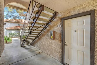 2606 S Durango Dr in Las Vegas, NV - Building Photo - Building Photo