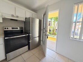 1302 NE 191st St, Unit A-118 in North Miami Beach, FL - Building Photo