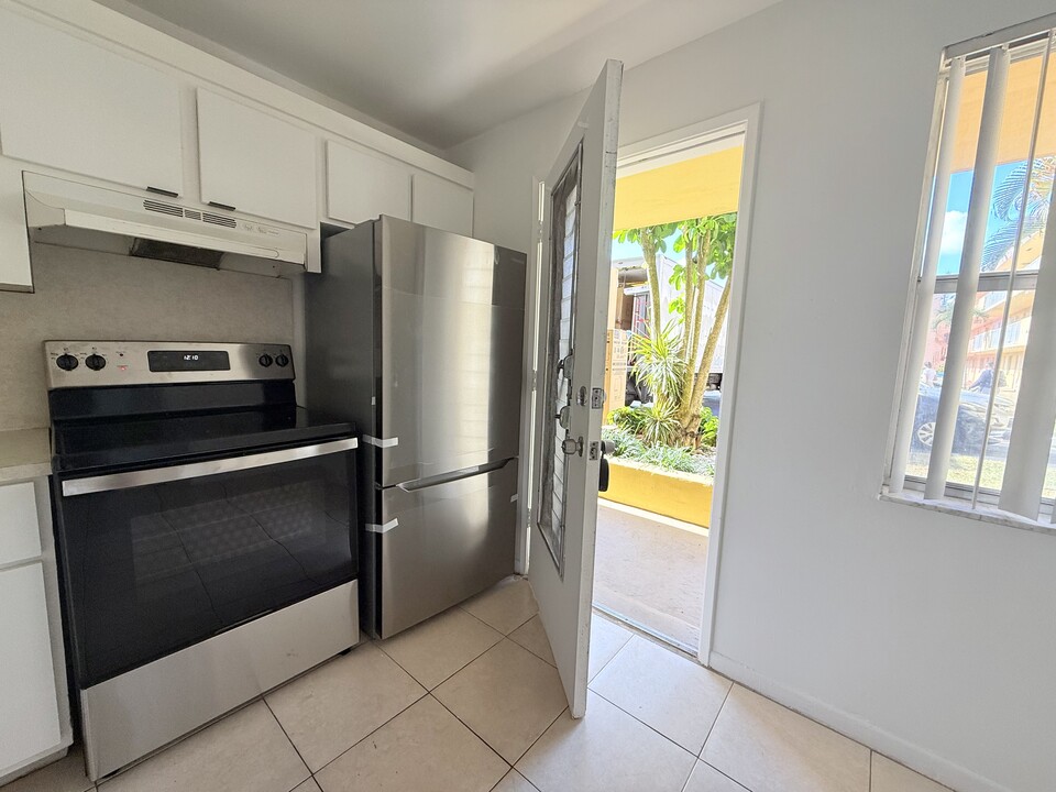 1302 NE 191st St, Unit A-118 in North Miami Beach, FL - Building Photo