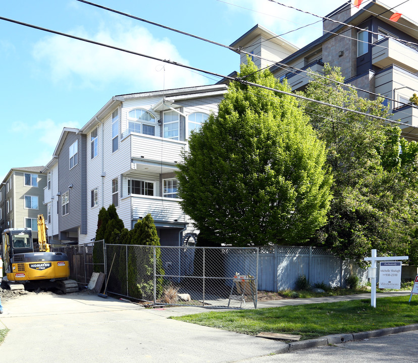 2410 NW 58th St in Seattle, WA - Building Photo