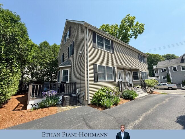 104 Howard St, Unit 2 in Waltham, MA - Building Photo - Building Photo