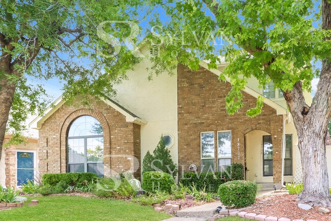 18732 Voss Rd in Dallas, TX - Building Photo - Building Photo