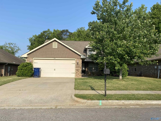 240 Healey Dr in Madison, AL - Foto de edificio - Building Photo