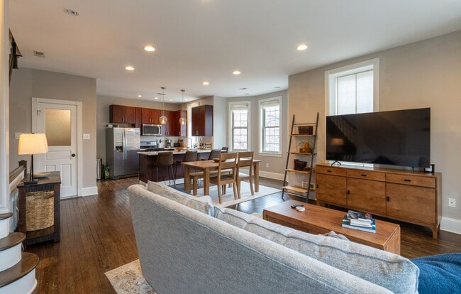 941 S 8th St in Philadelphia, PA - Building Photo - Building Photo