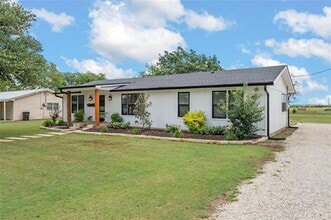 10025 Cedar Rock Pkwy in Crawford, TX - Building Photo - Building Photo