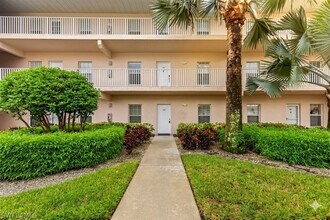 3250 Cypress Glen Way in Naples, FL - Building Photo - Building Photo