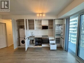 28-3728 Widmer St in Toronto, ON - Building Photo - Building Photo