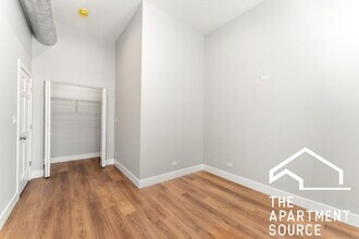 1219 W Devon Ave in Chicago, IL - Building Photo - Building Photo