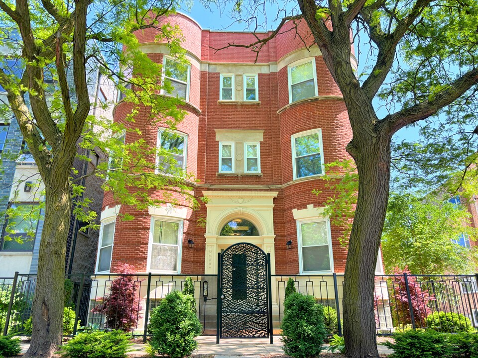 4745 S St Lawrence Ave in Chicago, IL - Building Photo