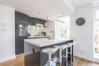 777-777 Richards St in Vancouver, BC - Building Photo - Building Photo