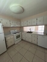 7173 Orange Dr in Davie, FL - Building Photo