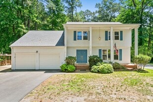 1106 Showalter Rd in Yorktown, VA - Building Photo