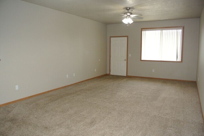 1430 31st Ave SE in Minot, ND - Building Photo - Building Photo