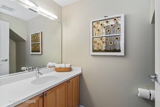 23 N Racine Ave, Unit 434 in Chicago, IL - Building Photo - Building Photo