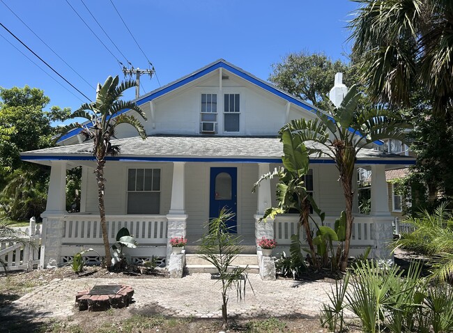 property at 122 S Peninsula Dr