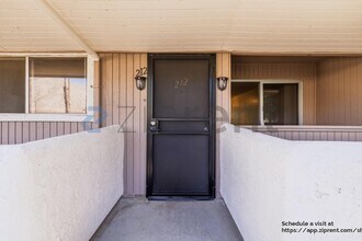 2825 N Los Felices Rd in Palm Springs, CA - Building Photo - Building Photo