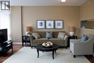 1288 Alberni St in Vancouver, BC - Building Photo - Building Photo