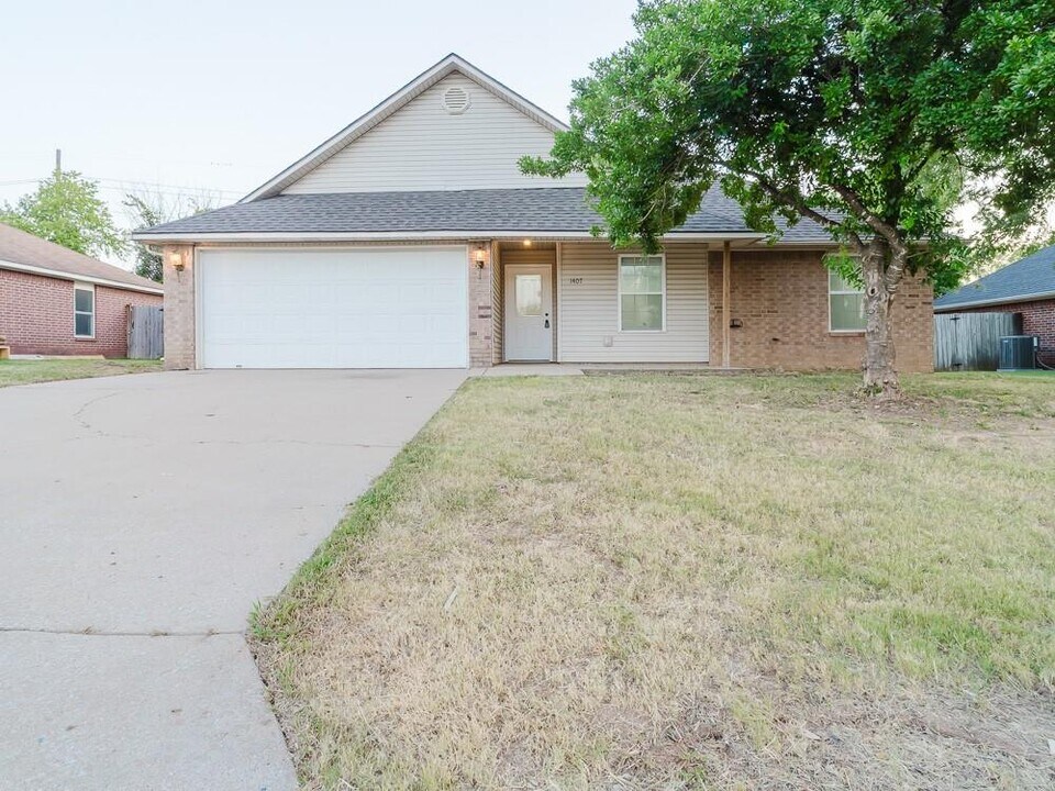 1407 SE 21st St in Bentonville, AR - Building Photo