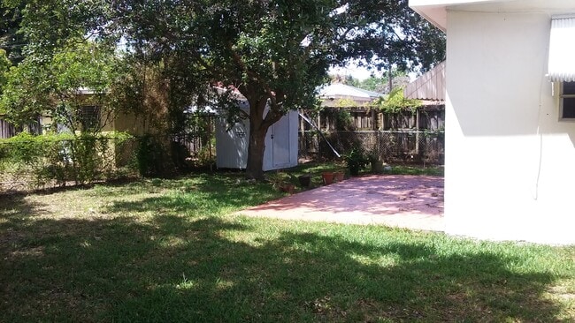 3920 NW 59th Ave in Virginia Gardens, FL - Building Photo - Building Photo