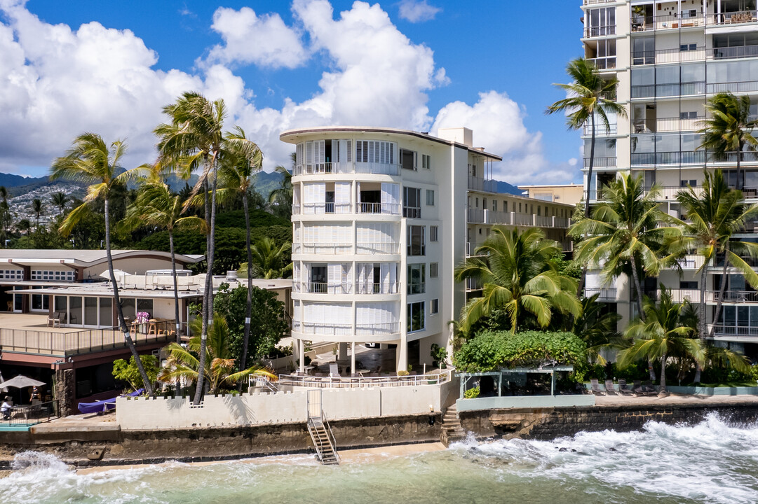 Castle Surf in Honolulu, HI - Building Photo