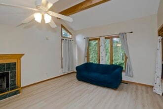 27 Bunker Cir in East Longmeadow, MA - Building Photo - Building Photo