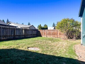 1665 Dogwood St in Sweet Home, OR - Building Photo - Building Photo