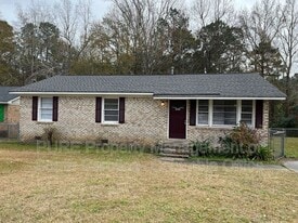 996 Chester St in Orangeburg, SC - Building Photo