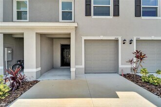 17641 Crescent Moon Lp in Lakewood Ranch, FL - Building Photo - Building Photo
