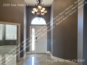2509 Oak View Ct in Bakersfield, CA - Building Photo - Building Photo
