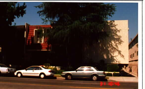 5035 Coldwater Canyon Ave in Van Nuys, CA - Building Photo - Building Photo