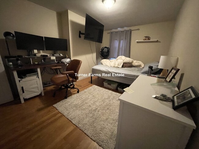 266 Gold St, Unit 03 in Boston, MA - Foto de edificio - Building Photo