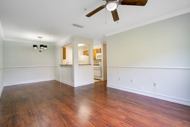 2053 Dixie Belle Dr in Orlando, FL - Foto de edificio - Building Photo