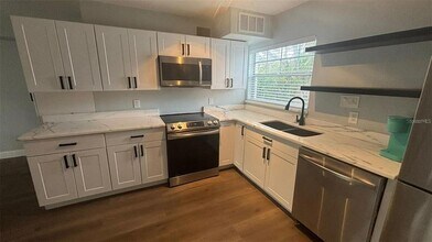 749 S Ridgewood Ave in Daytona Beach, FL - Building Photo - Building Photo