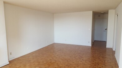 33 Pond Ave, Unit 402 in Brookline, MA - Building Photo - Building Photo