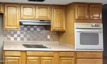 5802 W Frier Dr in Glendale, AZ - Building Photo - Building Photo