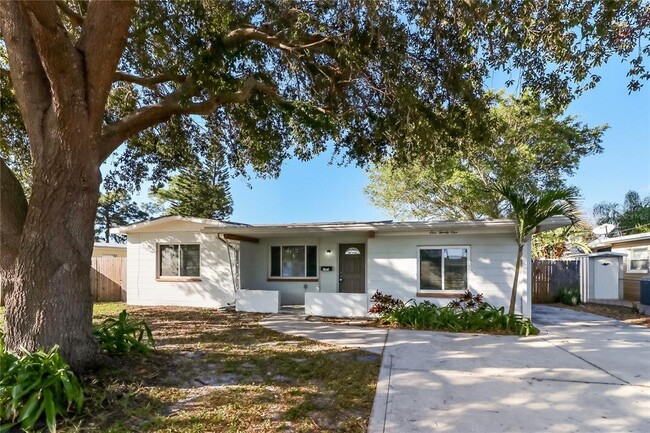 property at 121 Sunlit Cove Dr NE