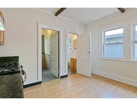 8 Greylock Rd, Unit 2 in Boston, MA - Building Photo - Building Photo