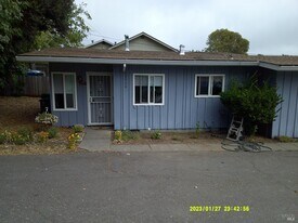 14920 Grove St in Healdsburg, CA - Building Photo