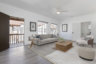 1524 N Sycamore St in Santa Ana, CA - Building Photo - Building Photo