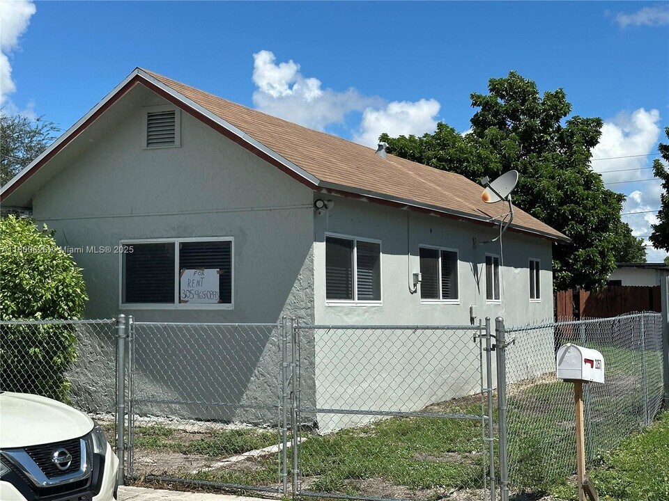 2259 NW 80th St in Miami, FL - Building Photo