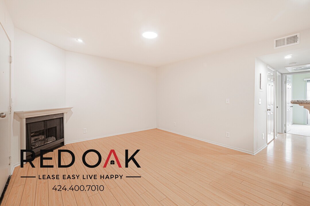 4651 Cahuenga Blvd in Los Angeles, CA - Building Photo