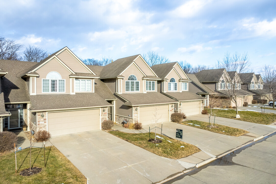 Diamond Ridge Townhomes in Clive, IA - Building Photo