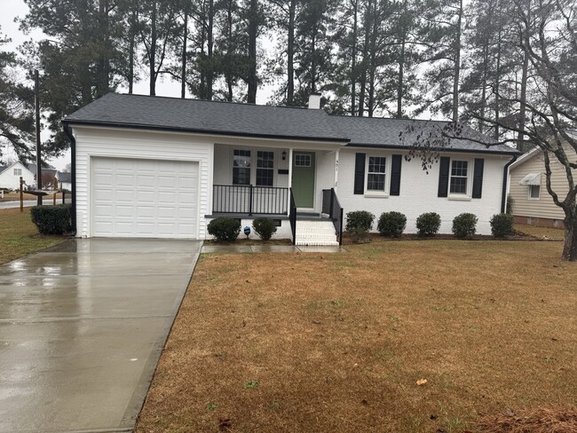 401 W Woodall St in Benson, NC - Foto de edificio - Building Photo