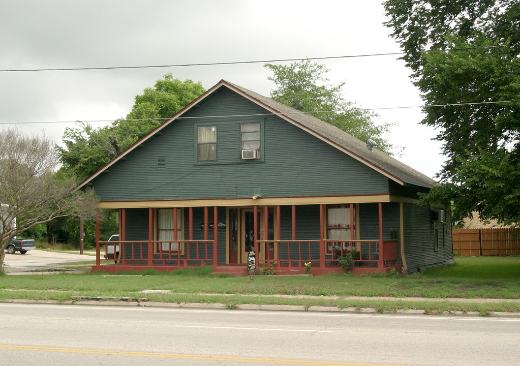 1103 E Moore Ave in Terrell, TX - Foto de edificio