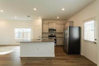 7237 Spotted Leaf Wy in Austin, TX - Building Photo - Building Photo