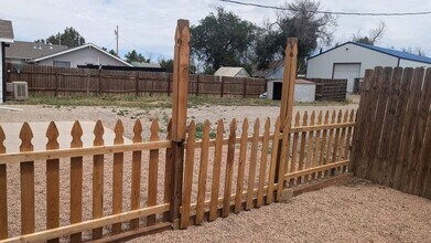 464 2nd Ave in Deer Trail, CO - Foto de edificio - Building Photo