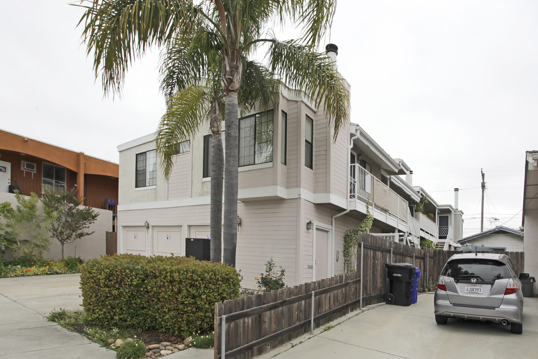 Pershing Apartments in San Diego, CA - Building Photo