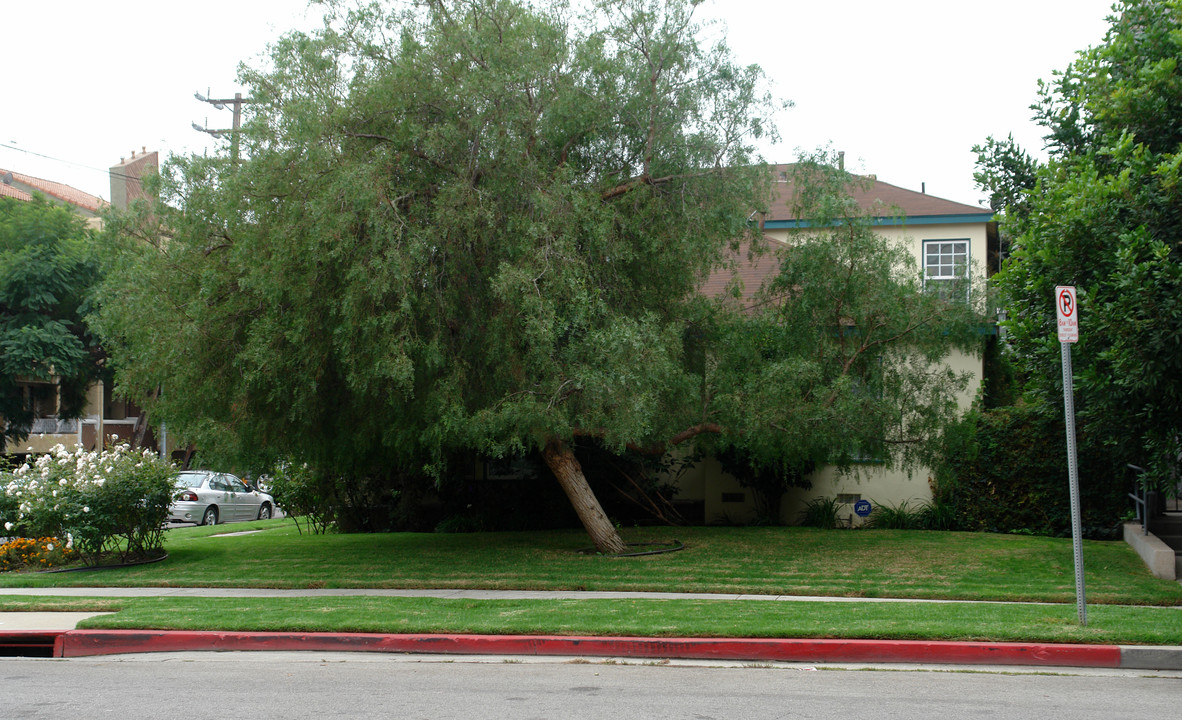 11031 Ohio Ave in Los Angeles, CA - Building Photo